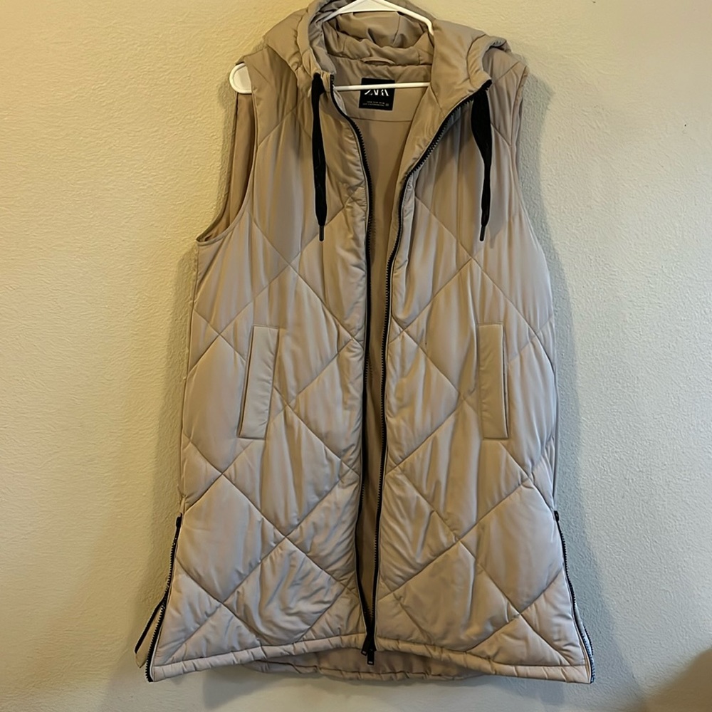 Zara beige sleeveless oversized puffer